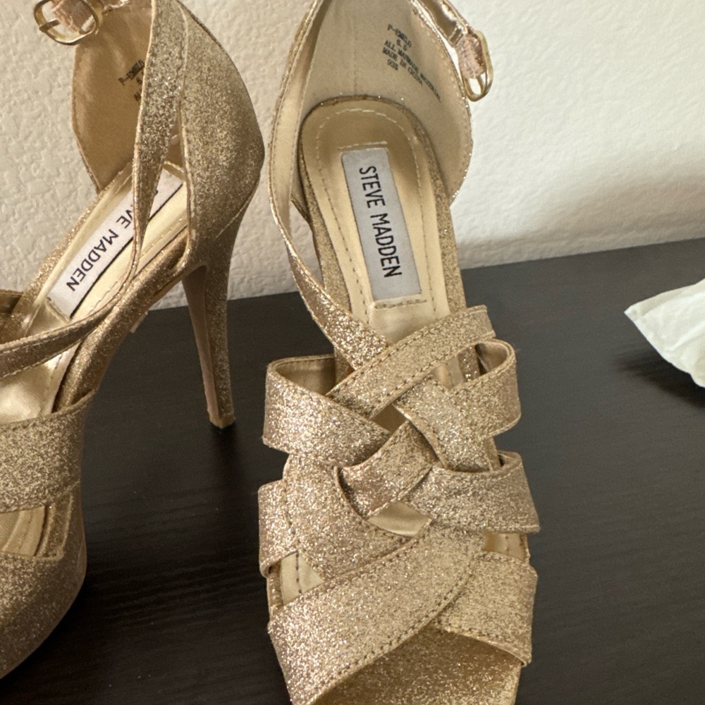 Steve Madden Gold heels size 6.5 - Picture 3 of 7